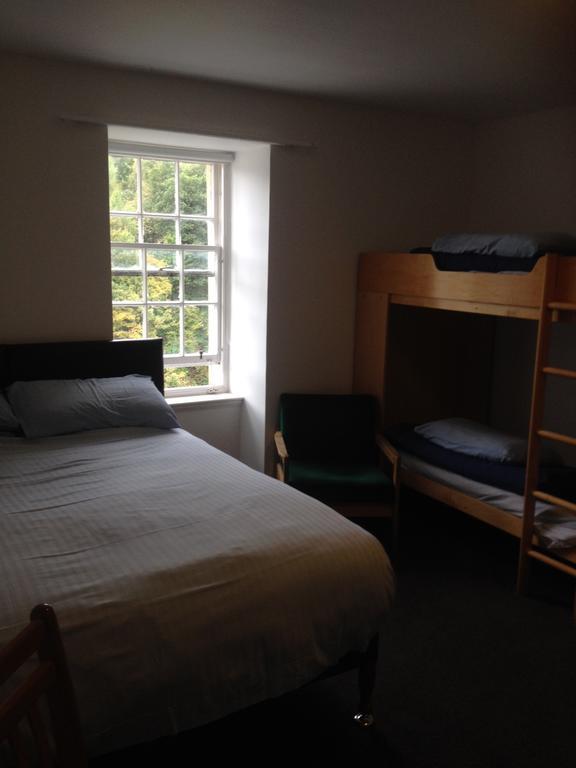Wee Row Hostel Ланарк Екстериор снимка