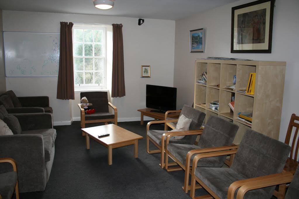 Wee Row Hostel Ланарк Екстериор снимка